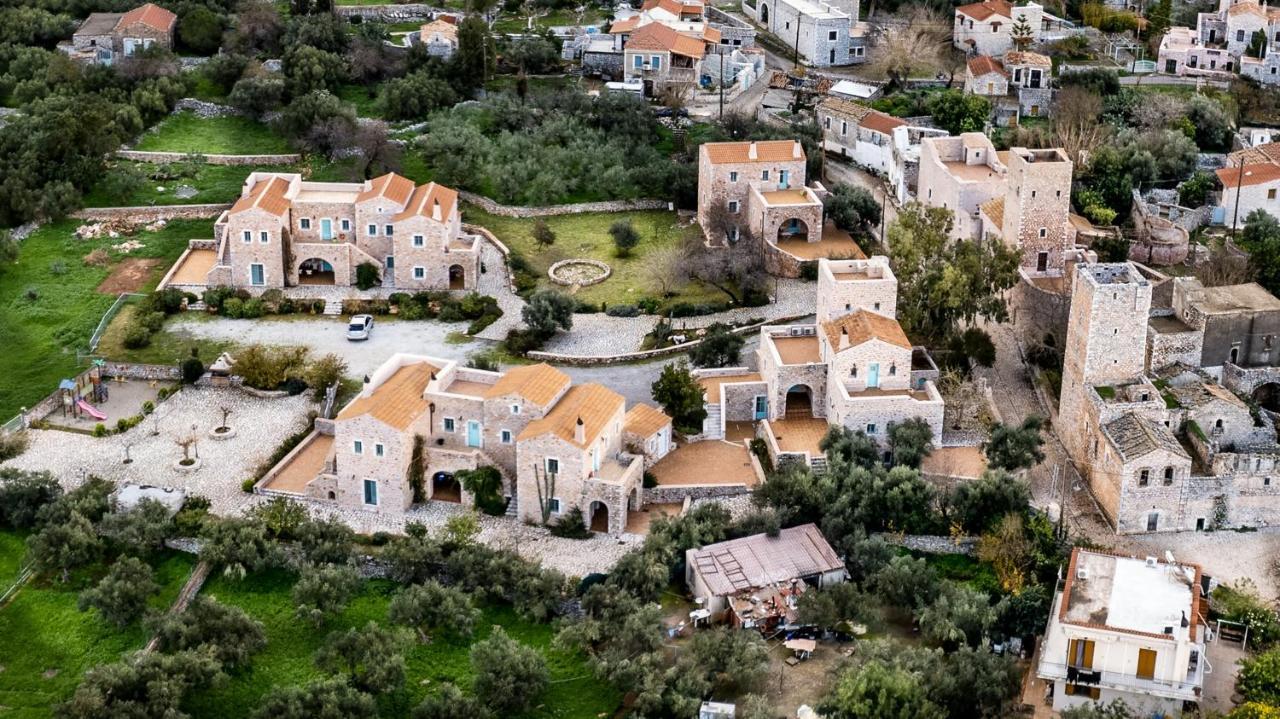 Arapakis Historic Castle Aparthotel Pírgos Dhiroú Exterior foto