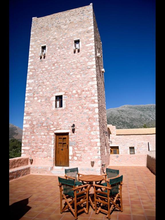 Arapakis Historic Castle Aparthotel Pírgos Dhiroú Exterior foto