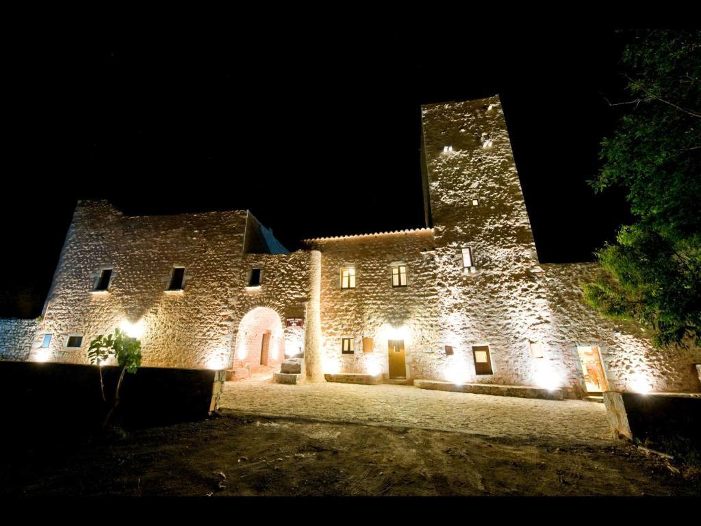 Arapakis Historic Castle Aparthotel Pírgos Dhiroú Exterior foto