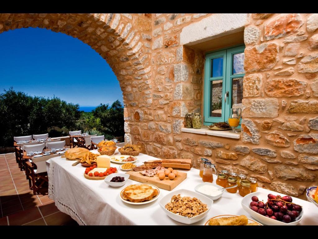 Arapakis Historic Castle Aparthotel Pírgos Dhiroú Exterior foto